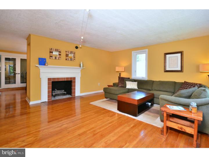 495 Irish Road Berwyn, PA 19312 - Photo 4 of 25 Living Room