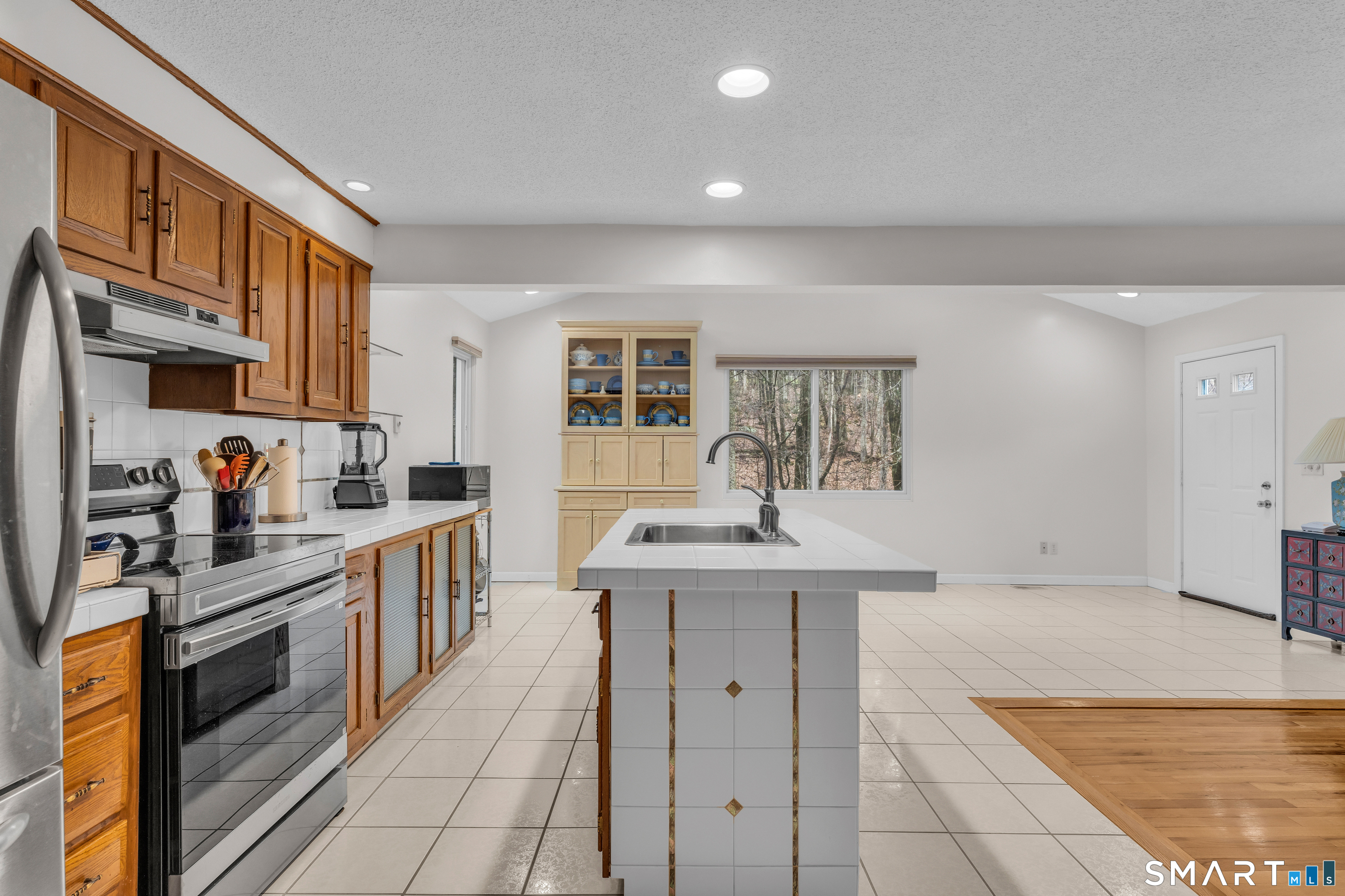 156 Bender Road Hamden, CT 06518 - Photo 16 of 41