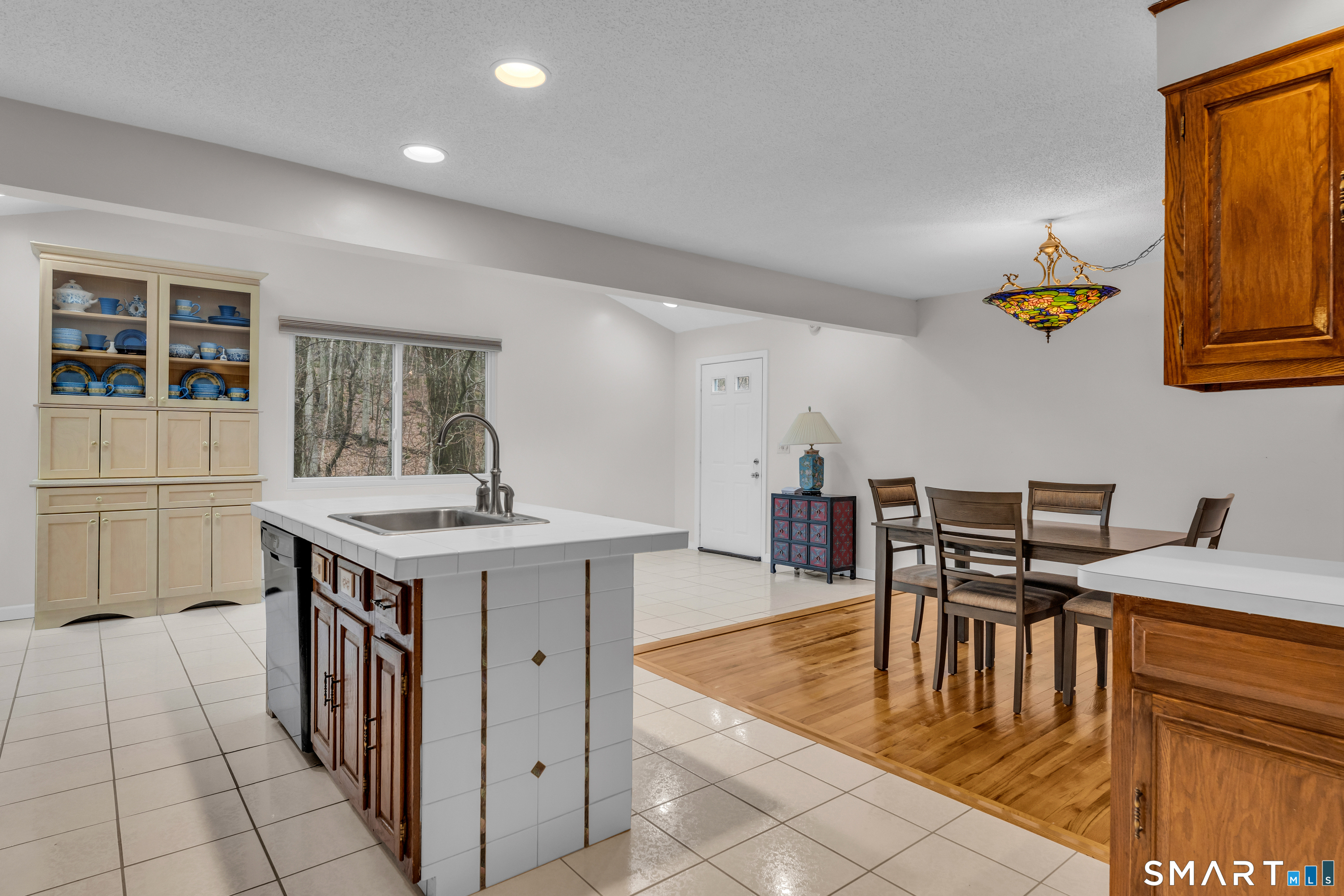 156 Bender Road Hamden, CT 06518 - Photo 17 of 41