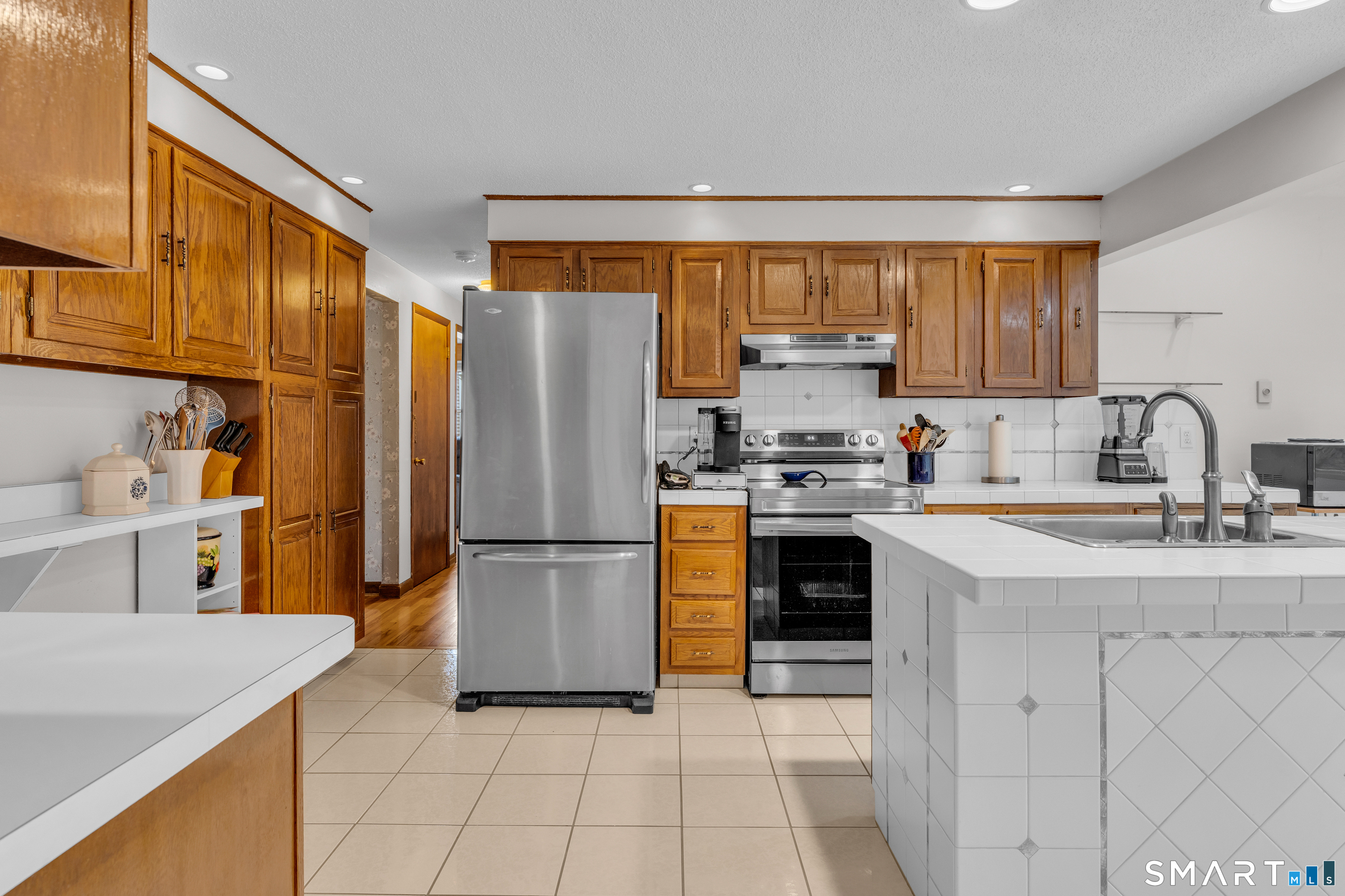 156 Bender Road Hamden, CT 06518 - Photo 18 of 41