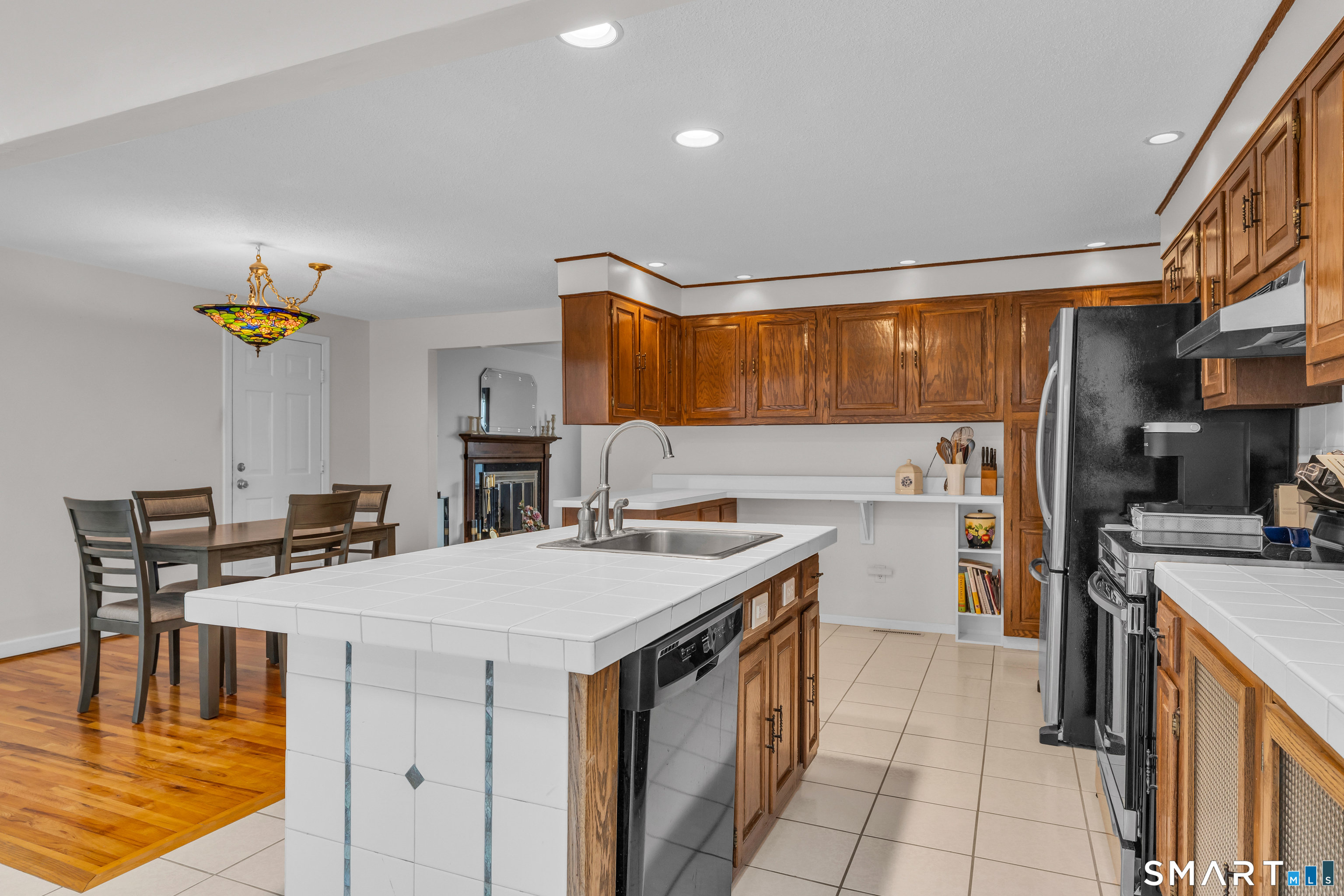 156 Bender Road Hamden, CT 06518 - Photo 20 of 41