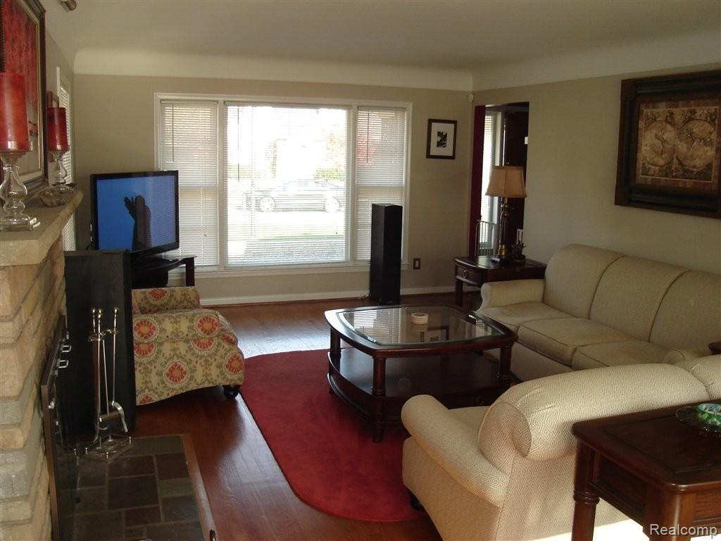 451 Maison Road Grosse Pointe, MI 48236 - Photo 5 of 27 Maison 451 005.JPG