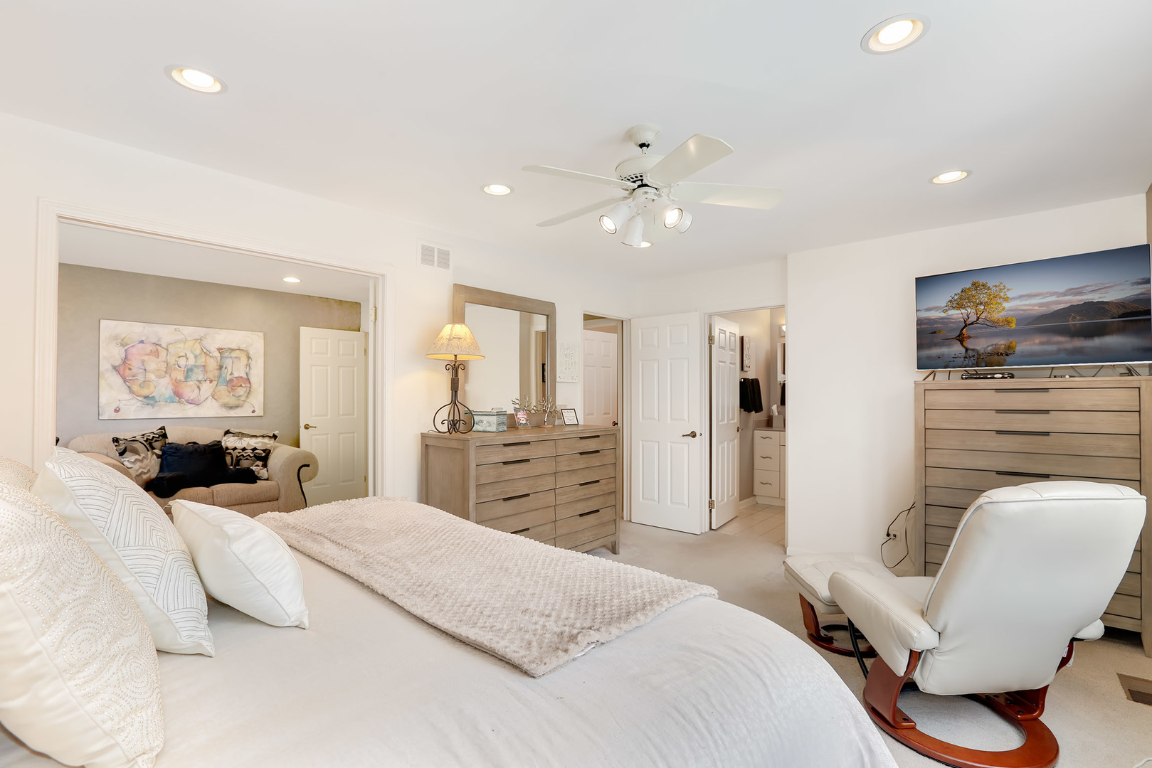1341 Devonshire Road Buffalo Grove, IL 60089 - Photo 21 of 34 a large bedroom with a bed and furniture