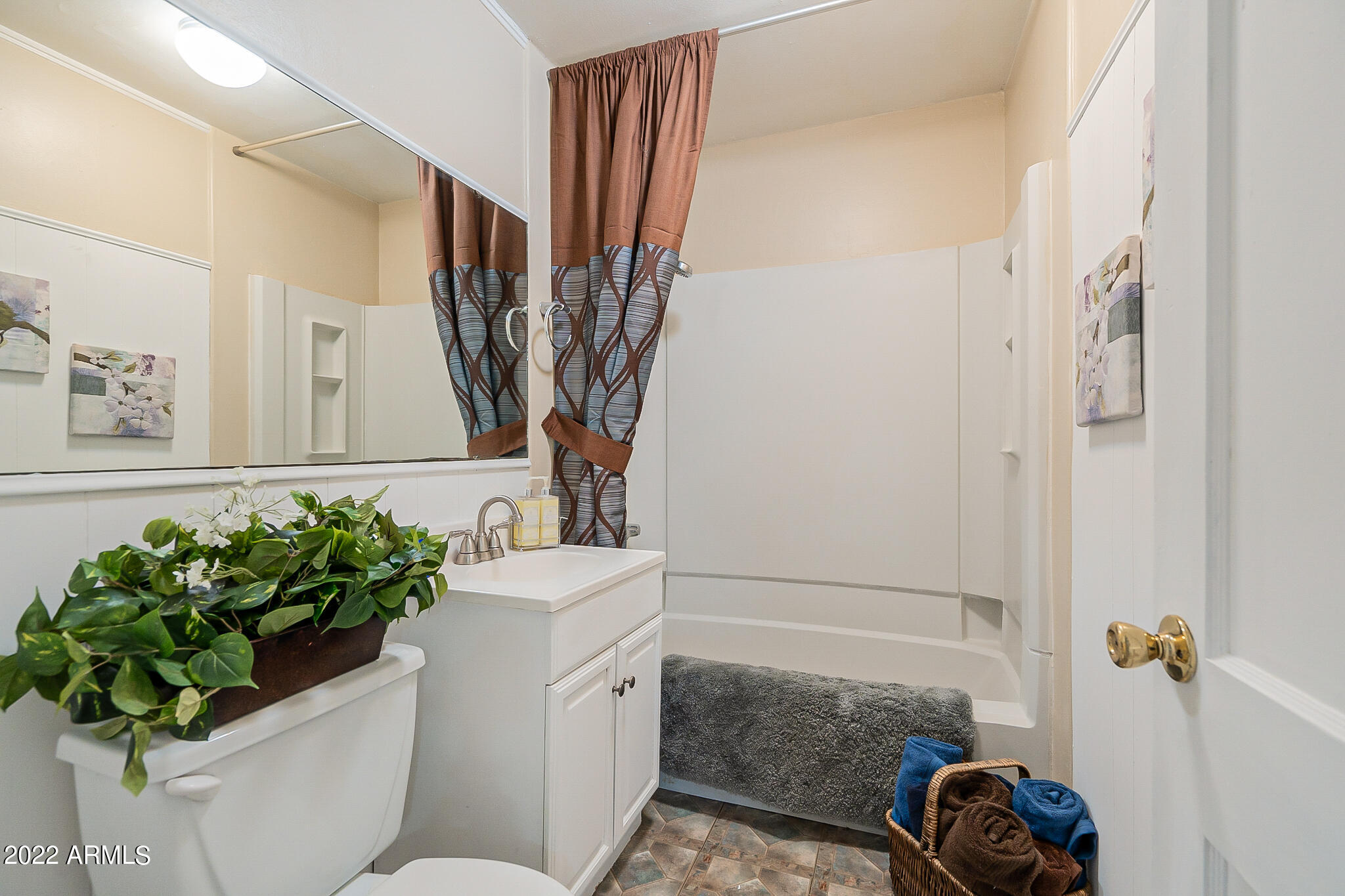 2021 North 29th Street Phoenix, AZ 85008 - Photo 22 of 38 Front Bath