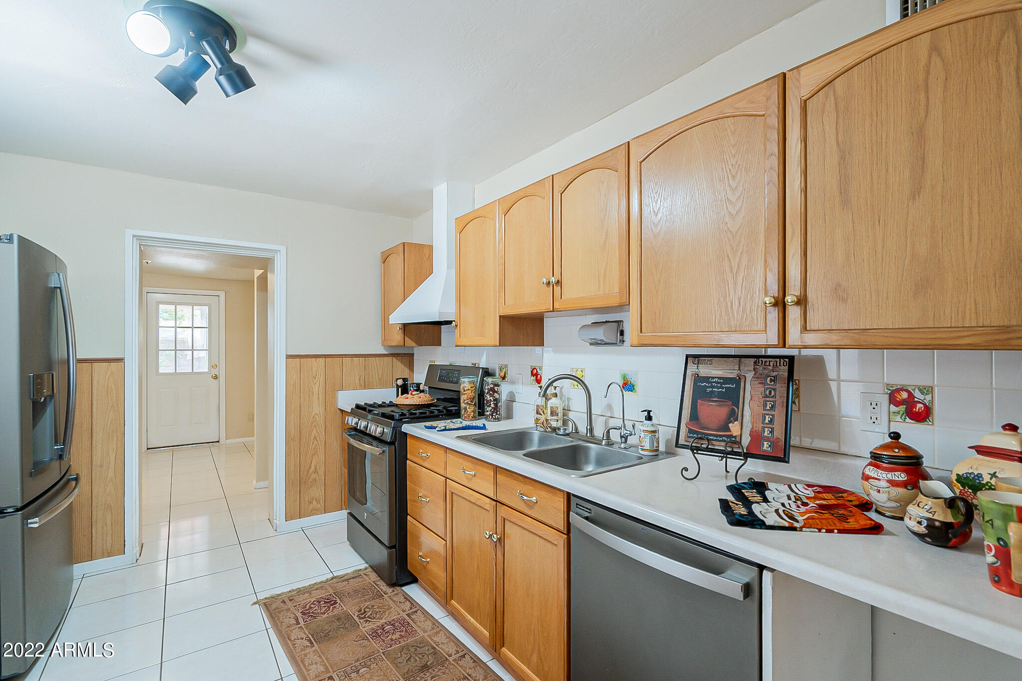 2021 North 29th Street Phoenix, AZ 85008 - Photo 7 of 38 Kitchen 2