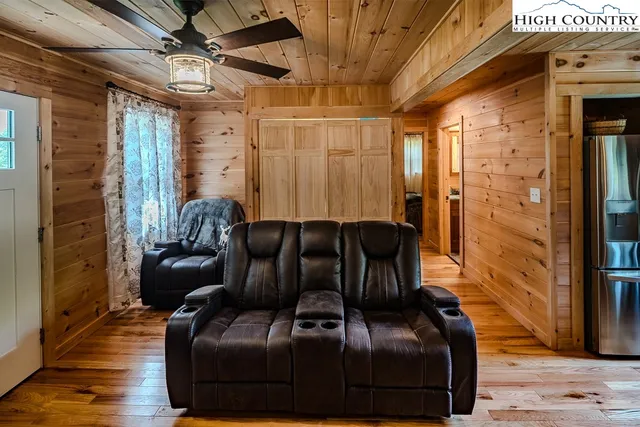 a view of a livingroom with furniture and a ceiling fan
