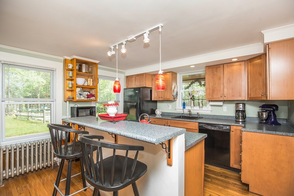 7 Rowley Court Boxford, MA 01921 - Photo 8 of 23 Gallery Image 8