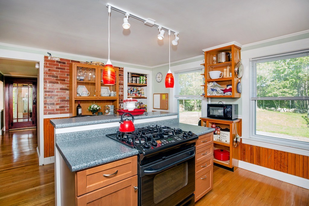 7 Rowley Court Boxford, MA 01921 - Photo 9 of 23 Gallery Image 9