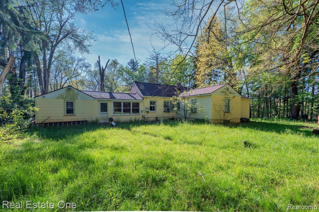 5375 Pleasant Valley Road Brighton, MI 48114 - Photo 8 of 75