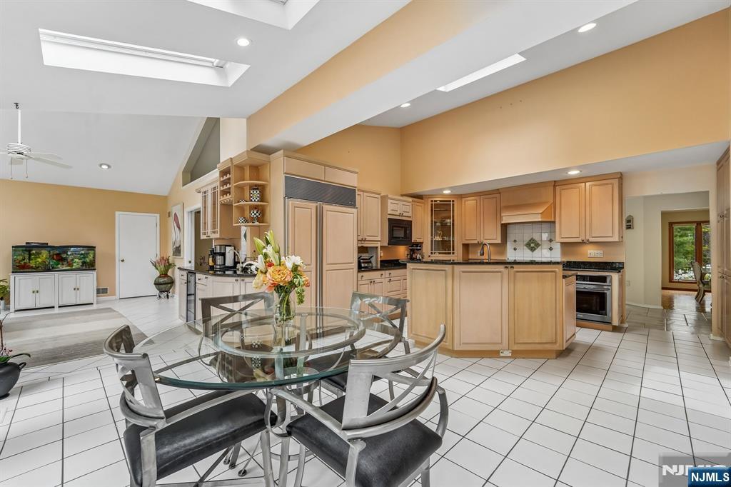 8 Union Hill Road Denville, NJ 07834 - Photo 11 of 50