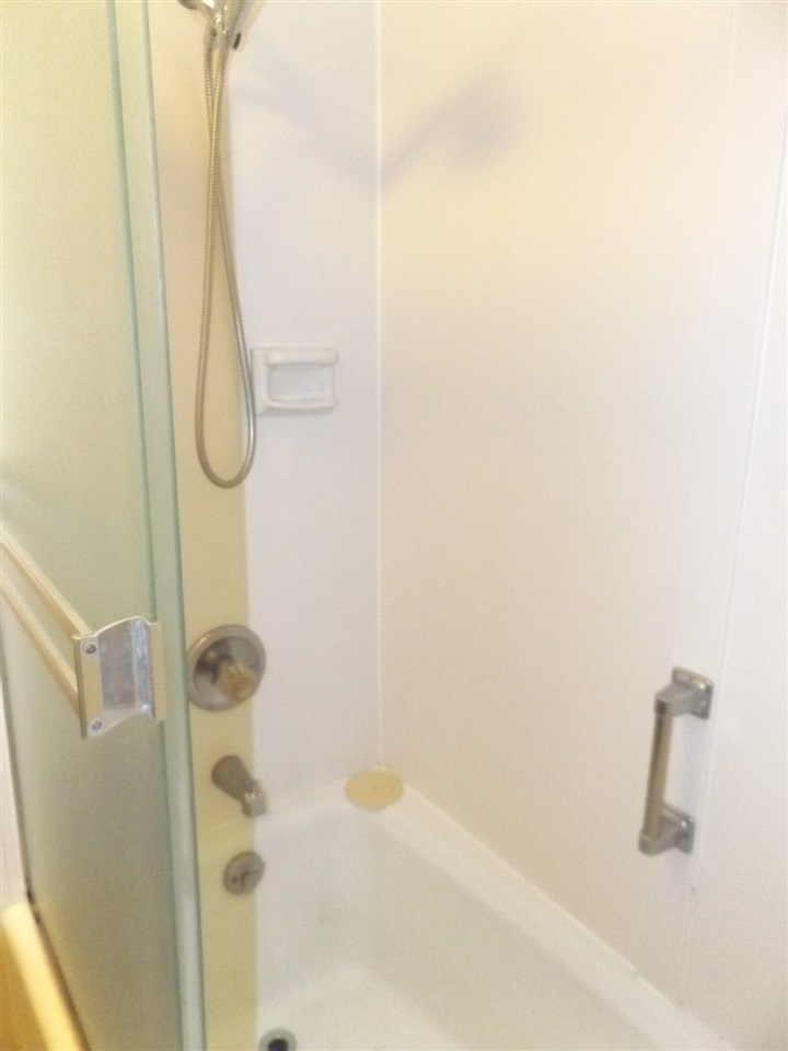 811 South Kihei Road, Unit 5F Kihei, HI 96753 - Photo 25 of 30 a bathroom with a shower