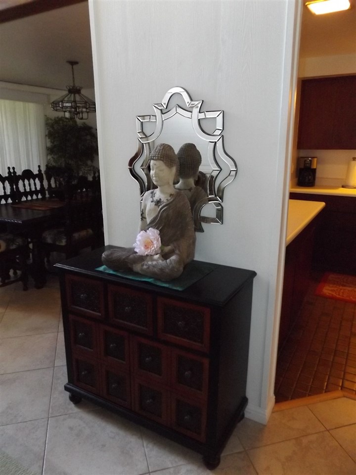 811 South Kihei Road, Unit 5F Kihei, HI 96753 - Photo 27 of 30 a view of a dresser