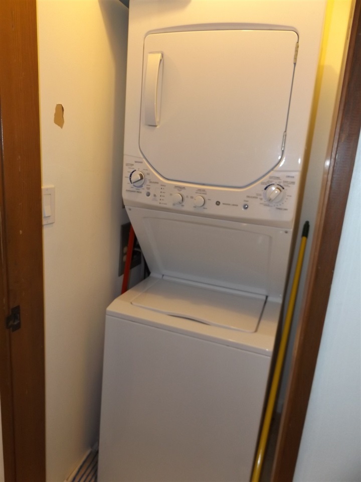 811 South Kihei Road, Unit 5F Kihei, HI 96753 - Photo 30 of 30 a utility room with dryer and washer