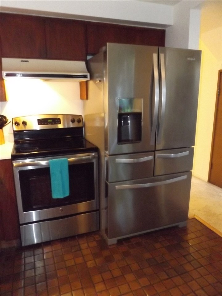 811 South Kihei Road, Unit 5F Kihei, HI 96753 - Photo 4 of 30 a stove top oven sitting inside of a kitchen