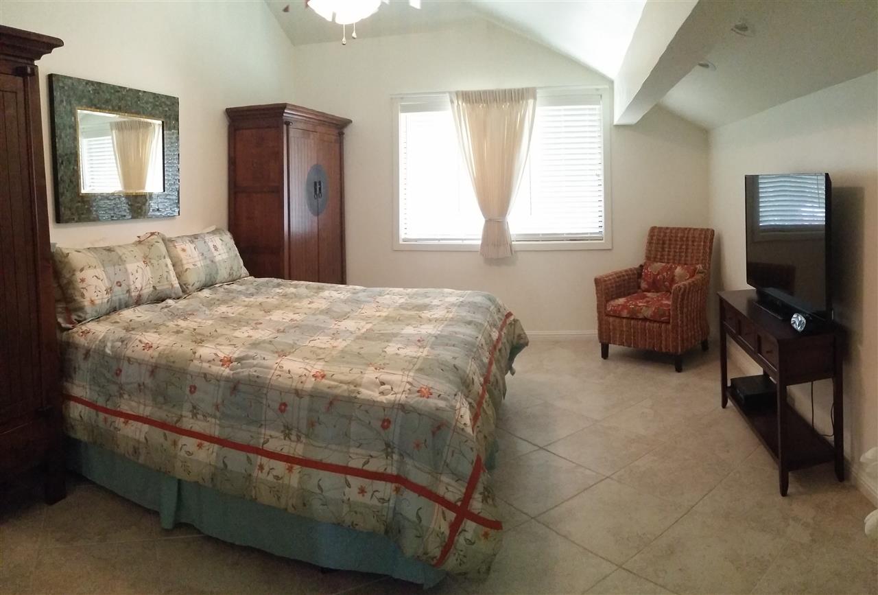 811 South Kihei Road, Unit 5F Kihei, HI 96753 - Photo 6 of 30 a bedroom with a bed and a couch