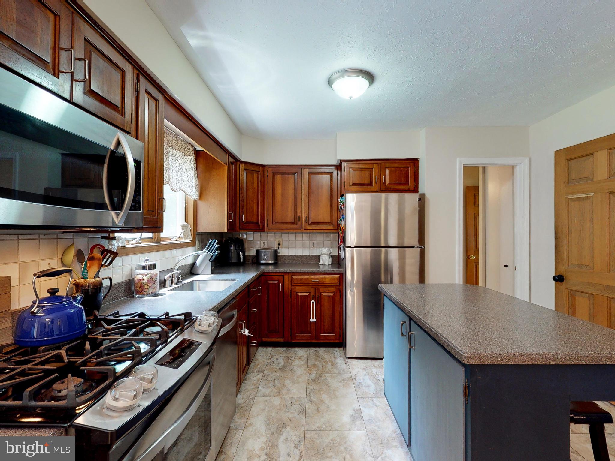 2722 Parallel Path Abingdon, MD 21009 - Photo 15 of 37 Main Level