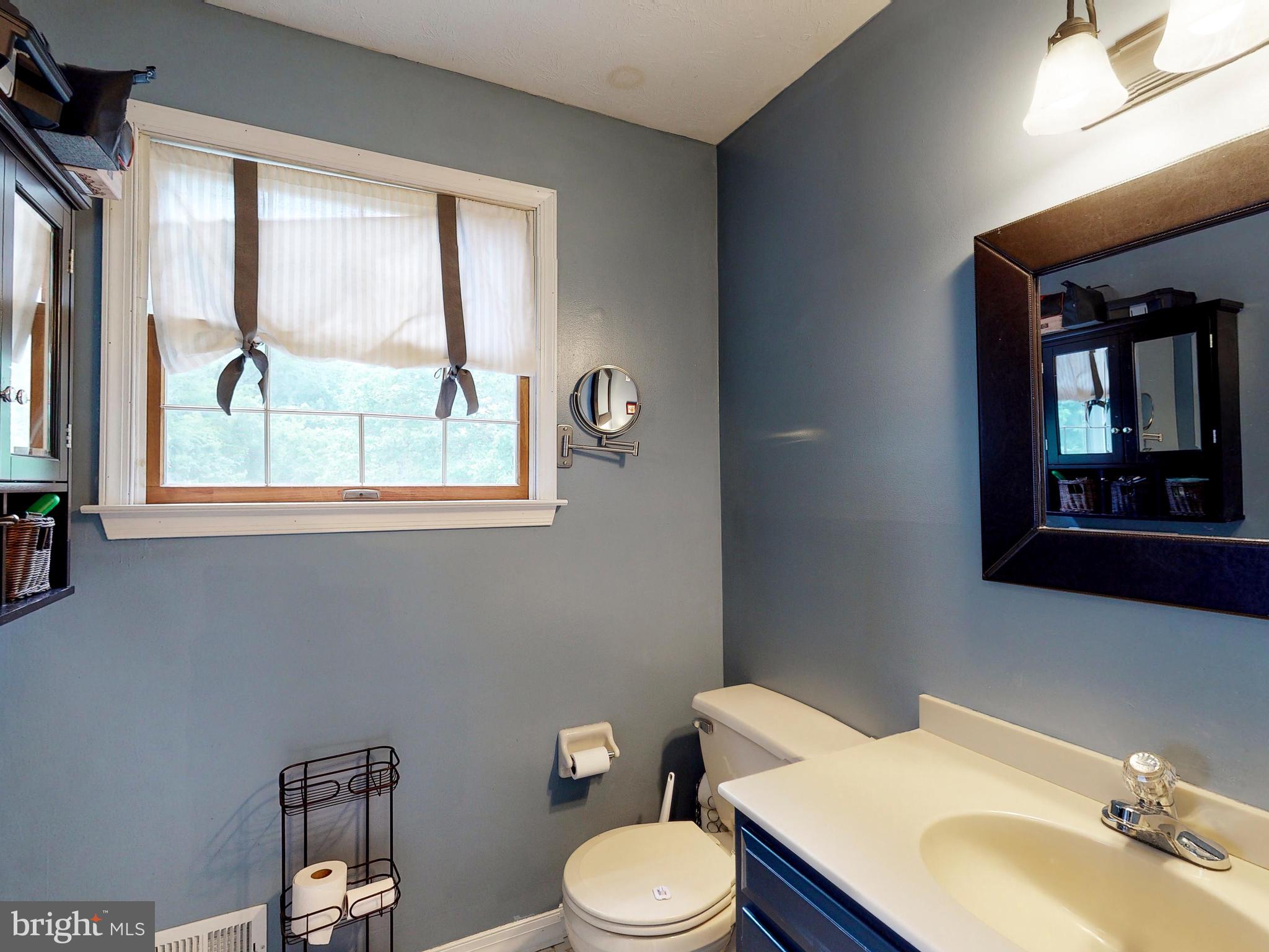 2722 Parallel Path Abingdon, MD 21009 - Photo 23 of 37 Upper Level