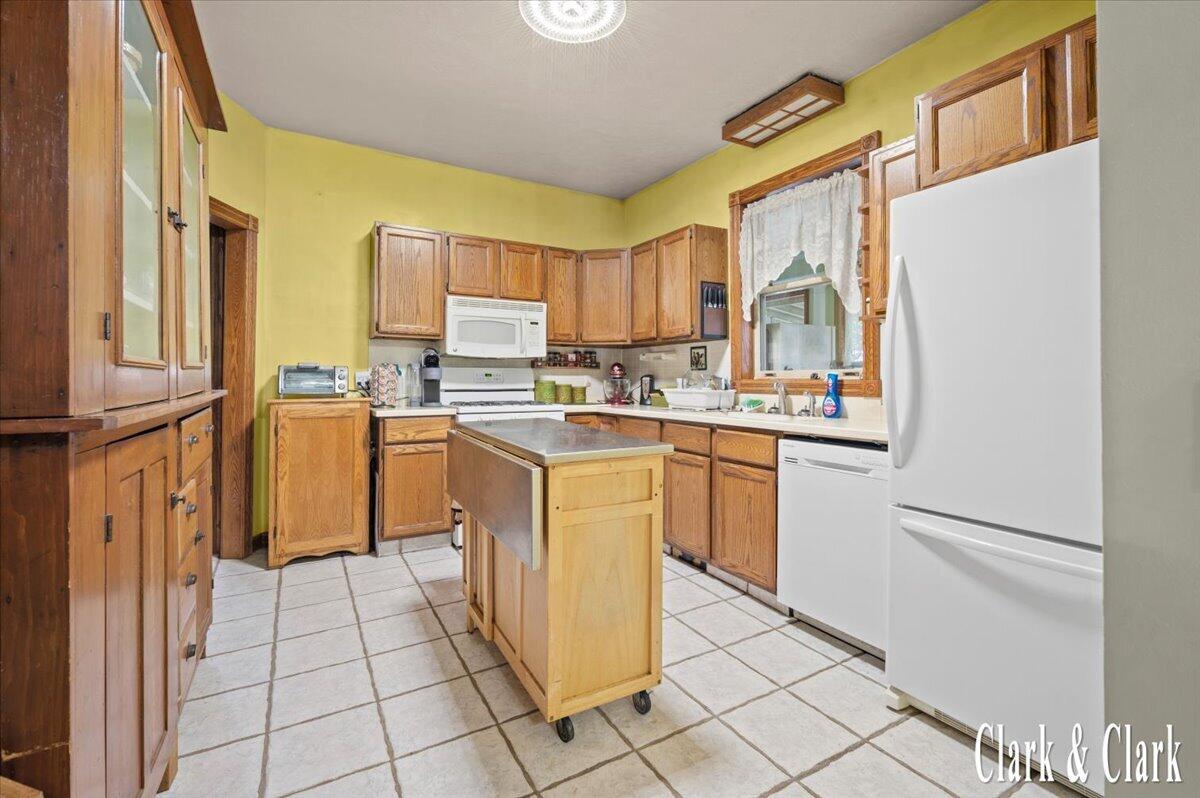 8727 North Amble Road Howard City, MI 49329 - Photo 5 of 37 52-Interior 03a