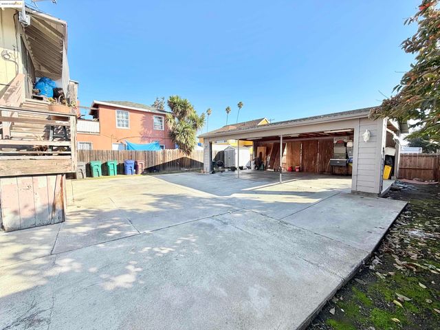 a view of the street with buildings