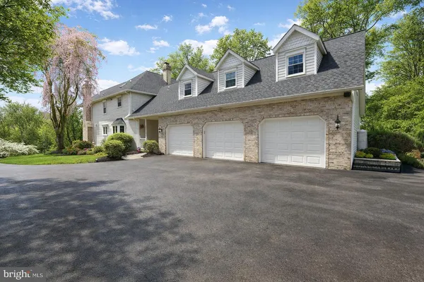 a view of a house with a yard and garden
