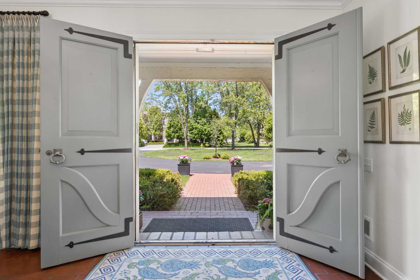 936 Sunset Road Winnetka, IL 60093 - Photo 6 of 50 a view of front door and porch