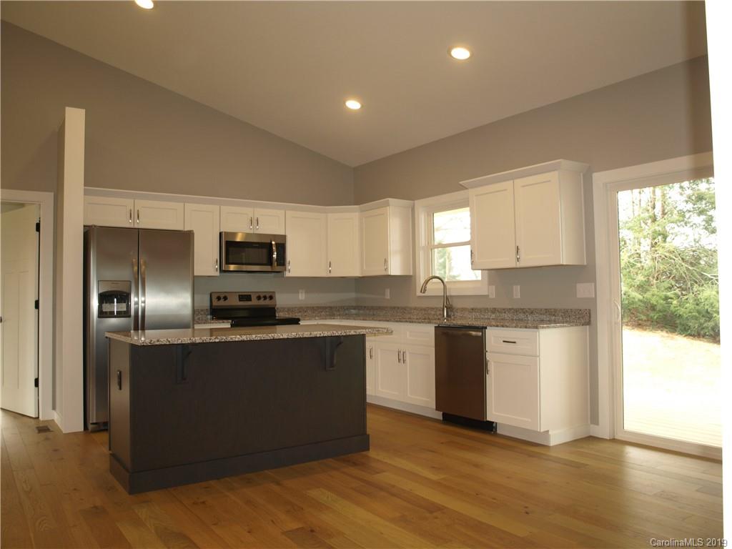 198 Ingram Loop Clyde, NC 28721 - Photo 4 of 26