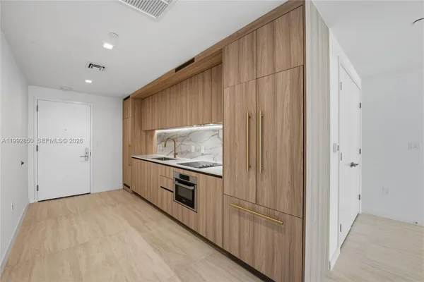 $1,100,000 | 77 Southeast 5th Street, Unit 2914, Miami, FL 33131