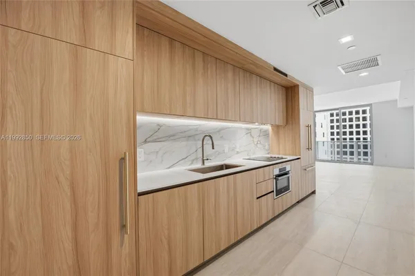 $1,100,000 | 77 Southeast 5th Street, Unit 2914, Miami, FL 33131