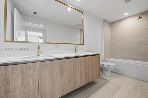 $1,100,000 | 77 Southeast 5th Street, Unit 2914, Miami, FL 33131