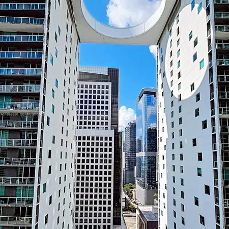 $1,100,000 | 77 Southeast 5th Street, Unit 2914, Miami, FL 33131