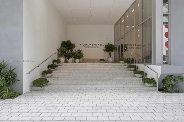 $1,100,000 | 77 Southeast 5th Street, Unit 2914, Miami, FL 33131