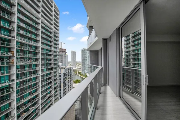 $1,100,000 | 77 Southeast 5th Street, Unit 2914, Miami, FL 33131