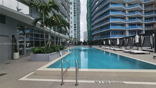 $1,100,000 | 77 Southeast 5th Street, Unit 2914, Miami, FL 33131