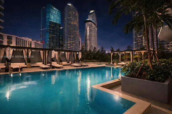 $1,100,000 | 77 Southeast 5th Street, Unit 2914, Miami, FL 33131