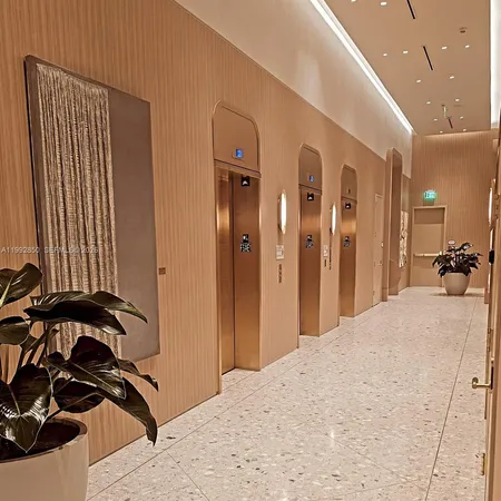 $1,100,000 | 77 Southeast 5th Street, Unit 2914, Miami, FL 33131