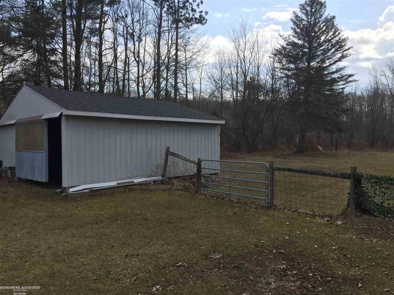 8105 Sparling Road Goodells, MI 48027 - Photo 5 of 28 31339830-4.JPG
