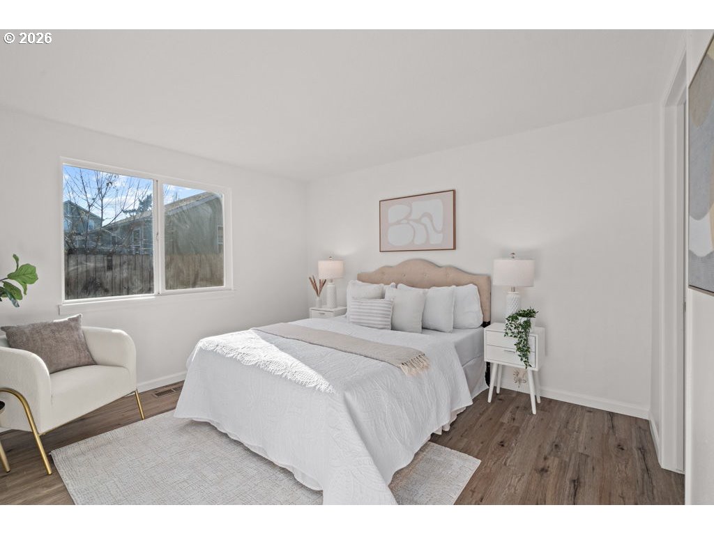 4482 Southwest 179th Avenue Beaverton, OR 97078 - Photo 18 of 37 a bedroom with a bed and a large window