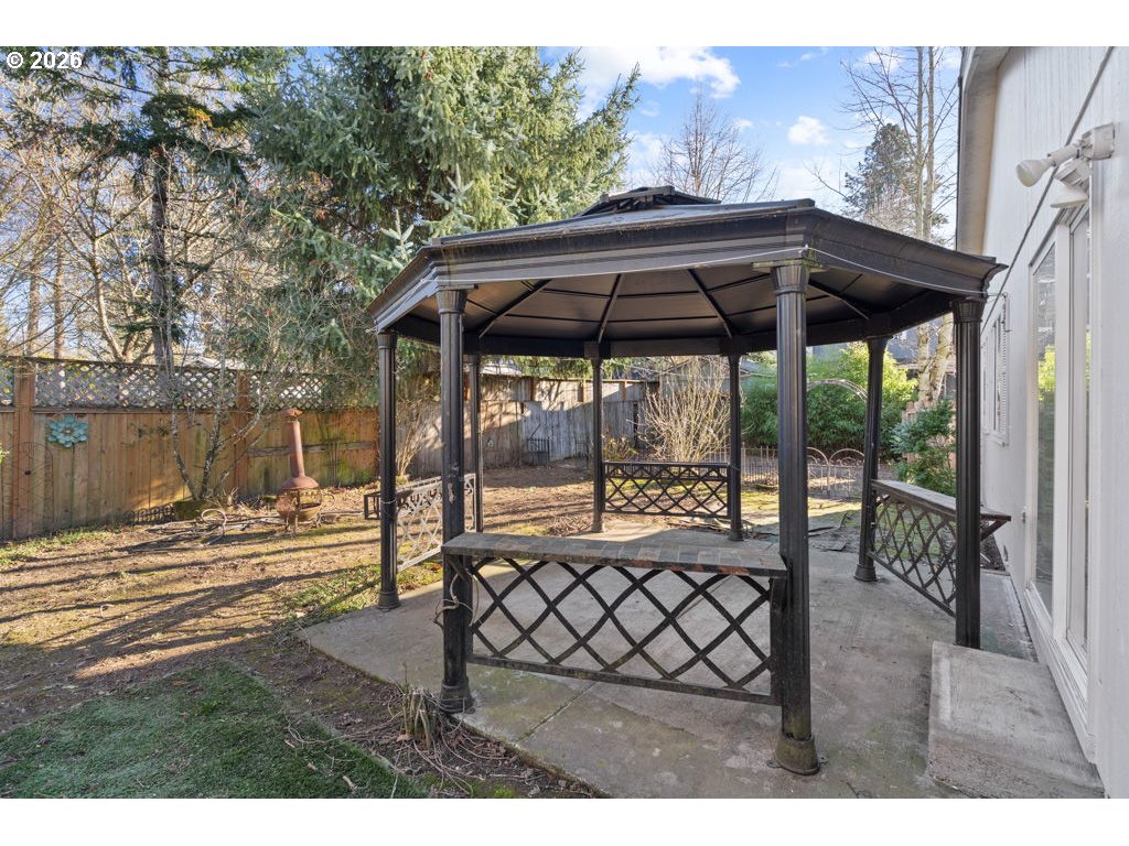 4482 Southwest 179th Avenue Beaverton, OR 97078 - Photo 27 of 37 a view of a roof deck