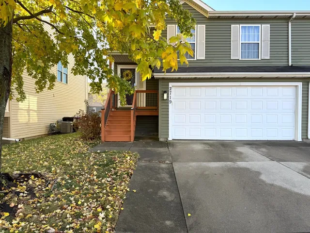 $215,000 | 2719 Arrowhead Drive, Bloomington, IL 61704