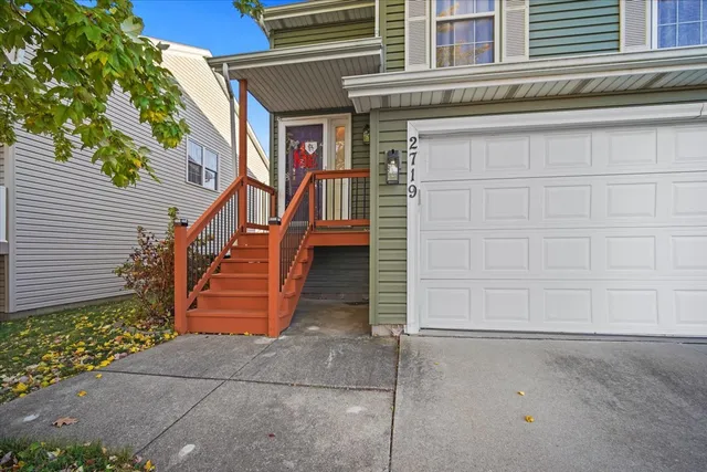 $215,000 | 2719 Arrowhead Drive, Bloomington, IL 61704