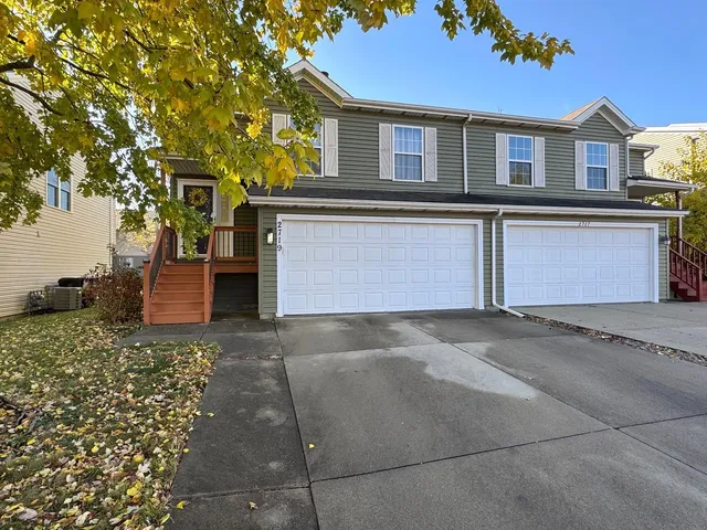 $215,000 | 2719 Arrowhead Drive, Bloomington, IL 61704