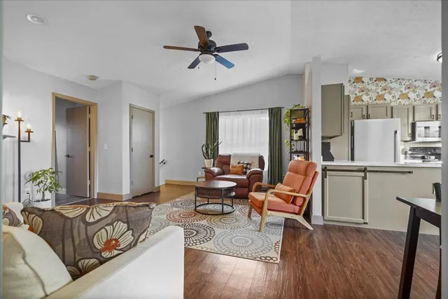 $215,000 | 2719 Arrowhead Drive, Bloomington, IL 61704