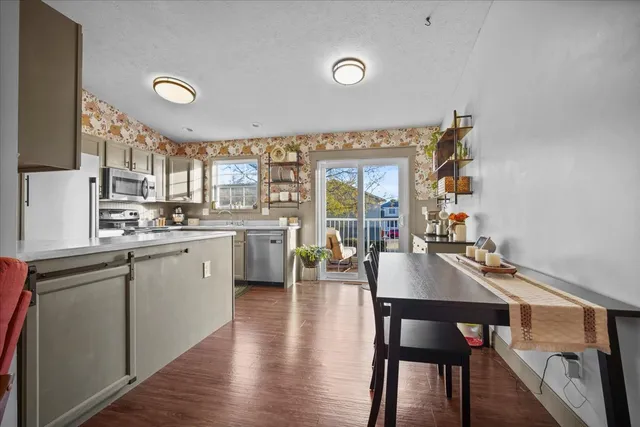 $215,000 | 2719 Arrowhead Drive, Bloomington, IL 61704