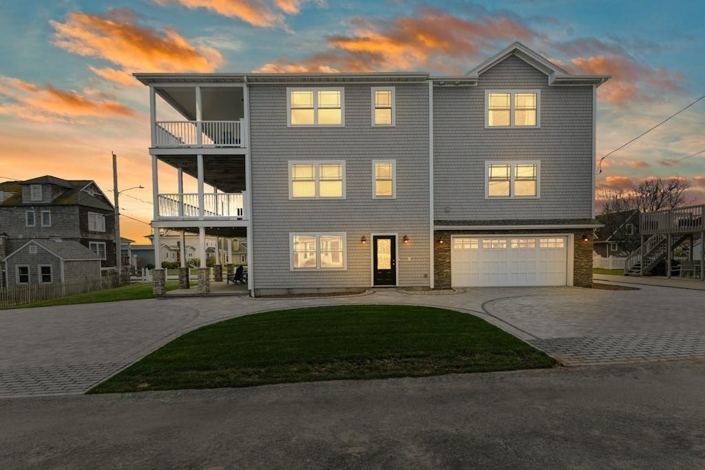 42 Pocono Road Narragansett, RI 02882 - Photo 1 of 38 Gallery Image 1