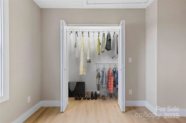a view of a ceiling fan in a room