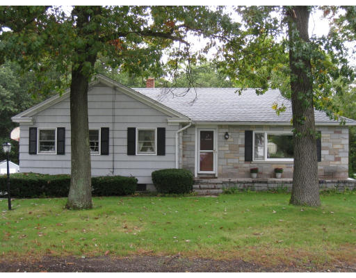 19 Swain Road Chelmsford, MA 01863 - Photo 1 of 30 Gallery Image 1