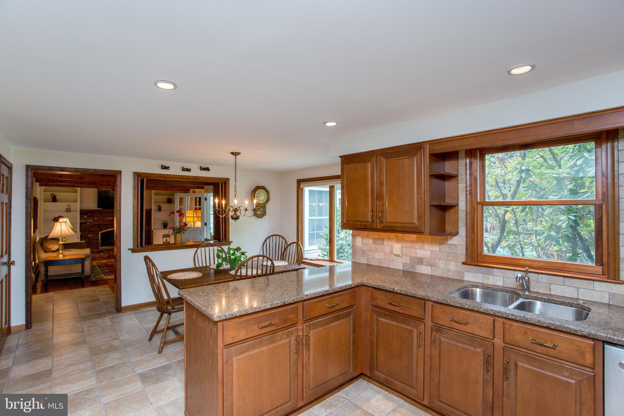 1166 East Sandy Ridge Road Doylestown, PA 18901 - Photo 7 of 48 Kitchen & Eating Area