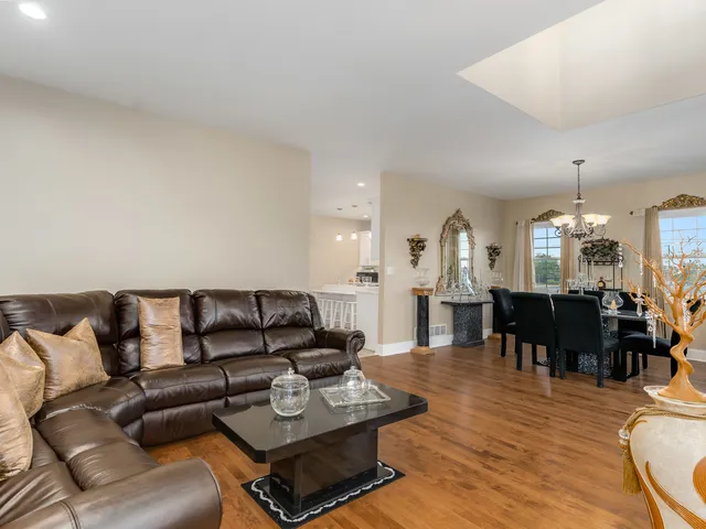 $455,900 | 101 Bell Court, Oswego, IL 60543