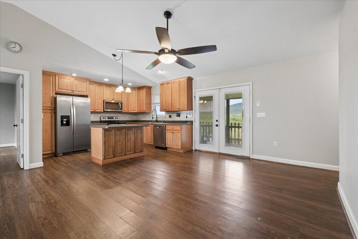1911 Von Roy Road Bedford, VA 24523 - Photo 10 of 51 10-1911 Von Roy Rd-10