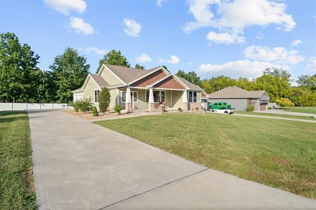 $680,000 | 408 Northwest Rust Court, Grain Valley, MO 64029